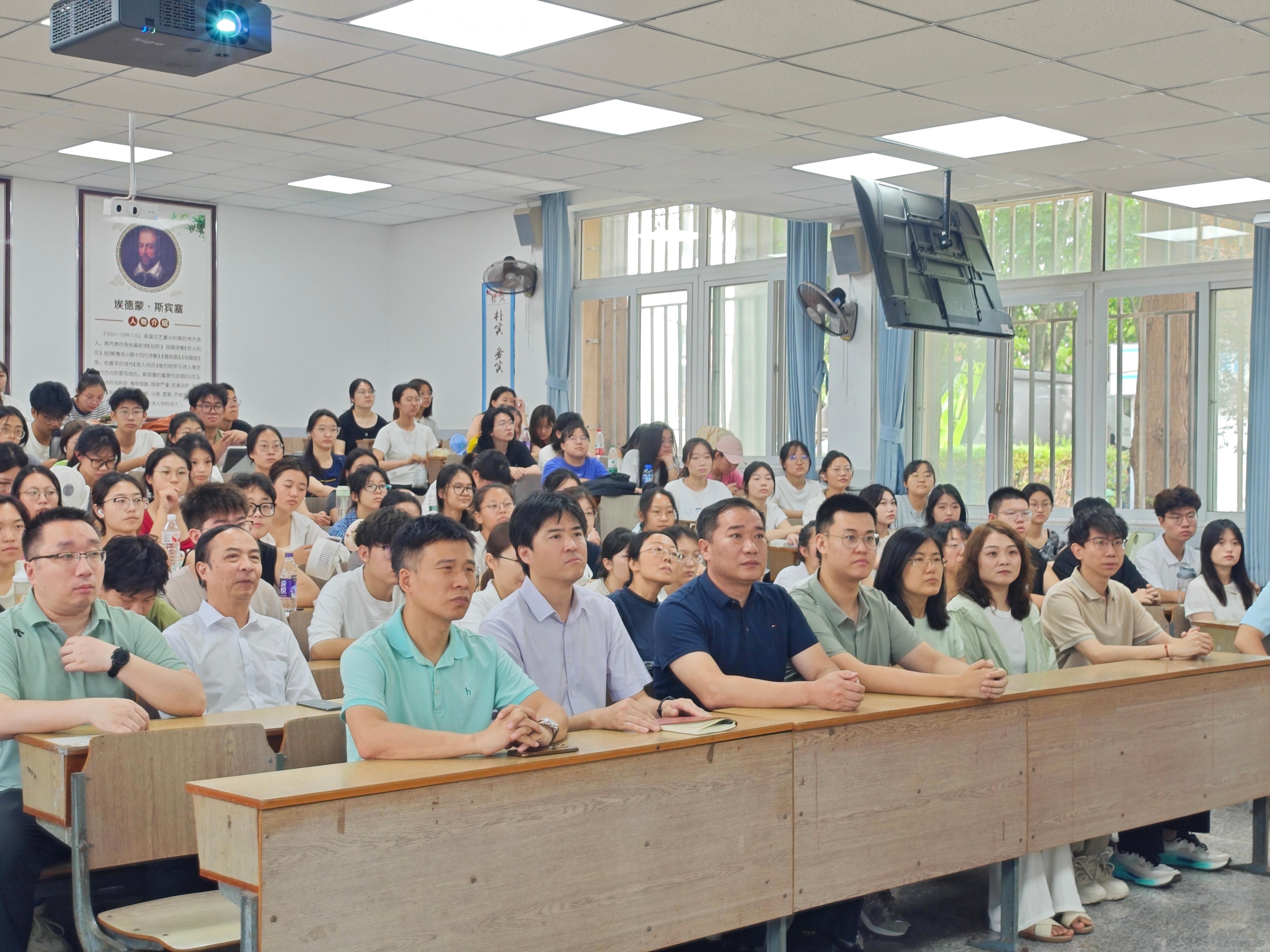 朱古力av
组织师生观看纪念中国人民抗日战争暨世界反法西斯战争胜利80周年大会